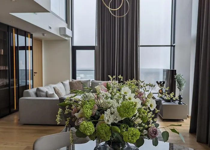 Elegant Seaview Penthouse 3Br Ensuite Luxury Retreat With Sauna And Free Parking