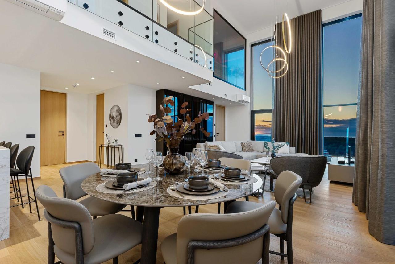 Elegant Seaview Penthouse 3br Ensuite Luxury Retreat With Sauna And Free Parking *