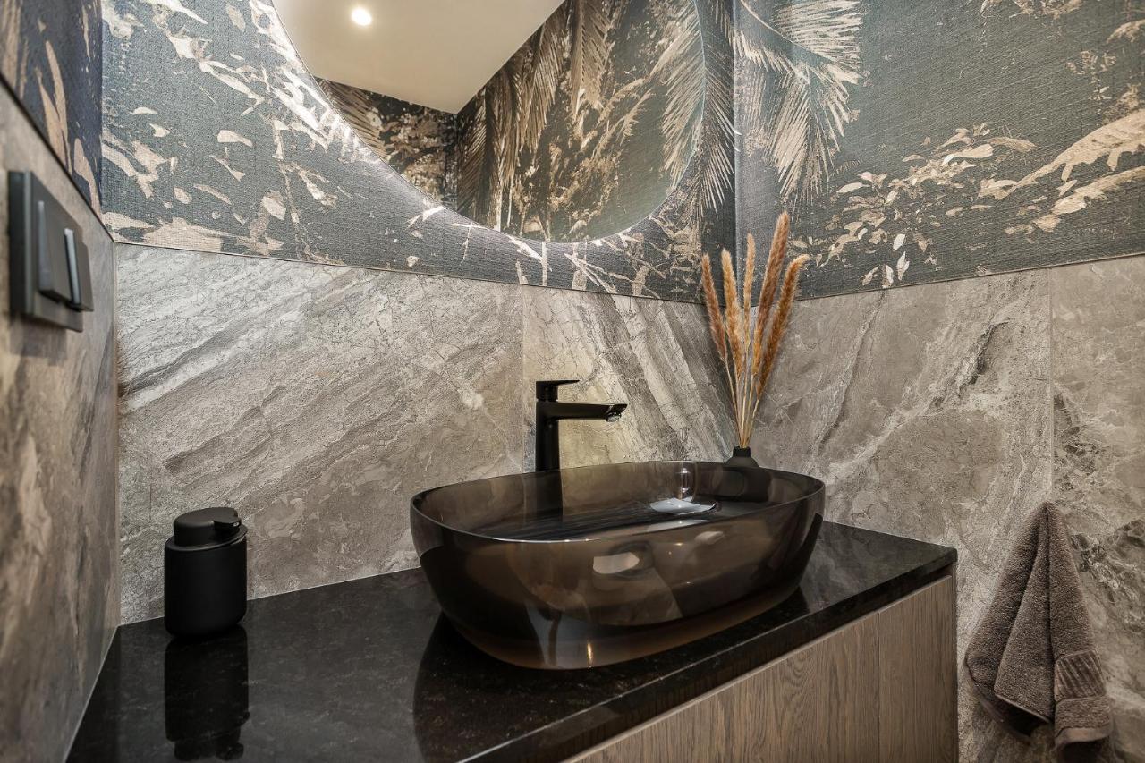 Elegant Seaview Penthouse 3br Ensuite Luxury Retreat With Sauna And Free Parking Tallinn